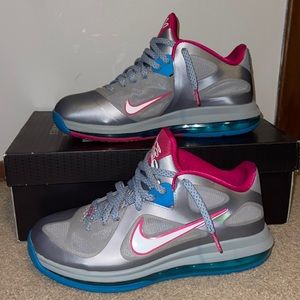 Lebron 9 low fireberry size 9.5 colors gray pink blue great basketball shoe
